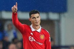 Bị Atletico từ chối, Ronaldo lập tức được Newcastle 'thả thính'