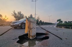 Quảng Bình gấp rút khắc phục sự cố 2 hố sụt lún trên đường Võ Nguyên Giáp