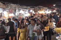 Chợ hoa Quảng Bá tấp nập dịp 20/10