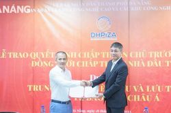 Trao quyết định chấp thuận chủ trương đầu tư dự án 20 triệu USD vào Khu Công nghệ cao