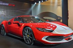 Công nghệ hybrid xăng-điện: 'Mốt' mới của siêu xe ở Việt Nam?