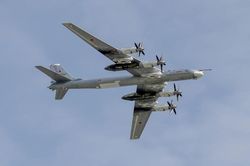 Không quân Mỹ ngăn máy bay Tu-95 Bear-H của Nga tiến vào Alaska