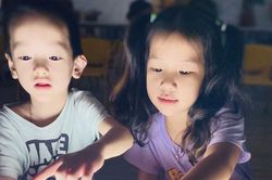 'Con' - Một khát vọng tương lai trong thơ nữ Việt Nam hiện đại
