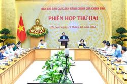 Thủ tướng: Không để lãng phí thời gian, công sức vì thủ tục hành chính, sự tắc trách và quan liêu
