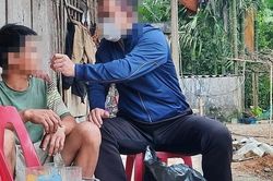 Thầm lặng nhóm đồng đẳng viên giúp người 'có H' ở huyện biên giới