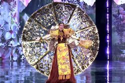 Thiên Ân gặp sự cố khi thi trang phục dân tộc tại Miss Grand 2022