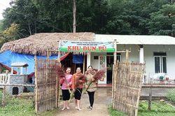 Xúc động hình ảnh cô trò ngày trở rét trên đỉnh Đun Pù