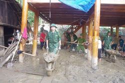 Thực hiện hiệu quả nhiệm vụ 'kép' ở vùng tâm lũ