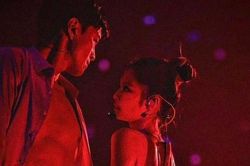 Nam vũ công cởi trần nhảy sexy với Jennie là ai?