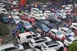 Hình ảnh tắc đường không lối thoát kinh hoàng ngày mưa rét ở Hà Nội