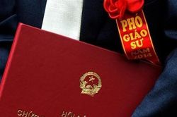 Ba ứng viên trẻ nhất được xét công nhận phó giáo sư năm 2022 đều sinh năm 1989