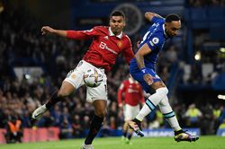 Casemiro giải cứu MU ở phút 90+4