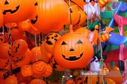 Phố Hàng Mã: Tràn ngập đồ chơi kinh dị ngày lễ Halloween