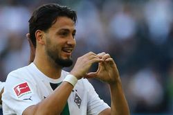 Soi kèo nhà cái Gladbach vs Frankfurt. Nhận định, dự đoán bóng đá Bundesliga (23h30, 22/10)