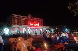 Trà ga Huế mãi vấn vương chuyện trò...