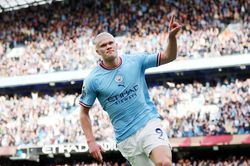Haaland lập cú đúp, Man City 'thổi bay' Brighton
