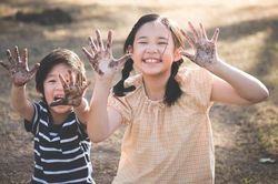 Vì sao con đầu lòng thường thông minh hơn?