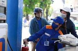 Bộ trưởng lý giải việc 'xăng dầu không thiếu song bán ra lại khó khăn'