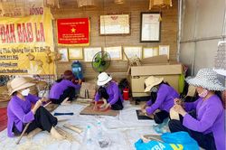 Bạn đọc Bạn đọc Có nên vừa đá bóng, vừa thổi còi