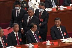 Tân Hoa xã: Ông Hồ Cẩm Đào rời phiên bế mạc Đại hội XX vì sức khỏe