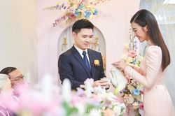 Ông xã Đỗ Mỹ Linh xuất hiện với visual chuẩn soái ca trong lễ đón dâu