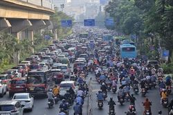 Hà Nội: Sau phân làn, giao thông đường Nguyễn Trãi vẫn lộn xộn