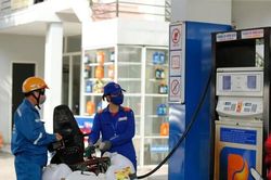 Bộ Công Thương điểm tên loạt doanh nghiệp không nhập xăng dầu