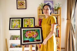 Người phụ nữ thổi hồn cho những bức tranh hoa bằng đất sét