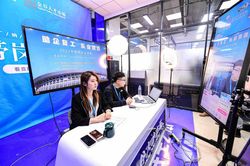 Doanh nghiệp Trung Quốc livestream để tìm người làm
