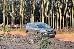 Điều tra vụ đập phá ôtô, dùng cuốc đánh chết chủ xe ở rẫy