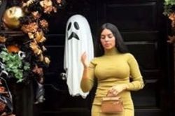 Bạn gái Cristiano Ronaldo đăng ảnh nhà cửa trang trí Halloween