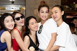 Miss Grand International 2022: Đoàn Thiên Ân xinh tươi cùng đoàn cổ vũ từ Việt Nam sang