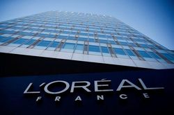 Hãng L'Oreal bị kiện do không cảnh báo 'nguy cơ tiềm ẩn' của sản phẩm