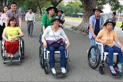Trên 1,65 tỉ đồng hỗ trợ 72 gia đình người khuyết tật có hoàn cảnh khó khăn ở huyện Cam Lộ chăn nuôi bò
