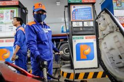 Giá xăng dầu hôm nay 25/10: Cập nhật giá xăng dầu trong nước, quốc tế