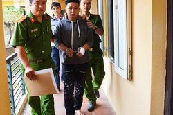 Sau khi chém bạn gái cũ và tình địch, nghi phạm ngồi chờ công an đến bắt giữ