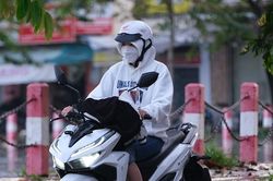 Triều cường tiếp tục lên ở Nam Bộ, miền Trung lại mưa lớn