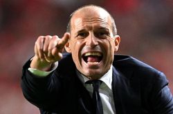 Phản ứng của Allegri khi Juve bị loại khỏi Champions League