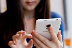 Giả mạo tin nhắn của ngân hàng chiếm đoạt hàng trăm tỷ đồng