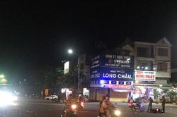 Ô tô húc văng người đang dừng đèn đỏ ở TP Pleiku