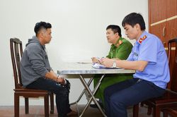 Kẻ dùng dao truy sát bạn gái cũ và tình địch gây án như thế nào?