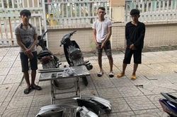 Bắt khẩn cấp nhóm đối tượng gây ra 14 vụ cướp giật tài sản của phụ nữ