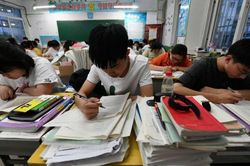 Quản lý thế nào để dạy thêm không thành dạy chính?