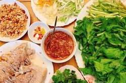 Thứ mắm rươi đặc biệt khi ăn phải dùng mắm cũ, ăn sống chứ không chưng chín của người Hà Nội
