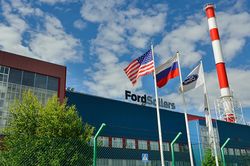 Ford và Mercedes-Benz rút khỏi thị trường Nga