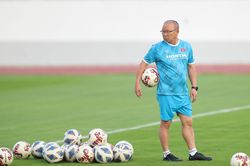 Gửi lời tri ân HLV Park Hang-seo qua trận đấu Việt Nam gặp Dortmund