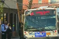 Người đàn ông dùng súng giả cướp xe buýt ở New York