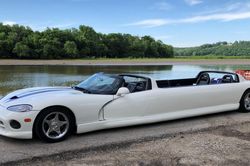 Limousine dài gần 8 m làm từ xe đua