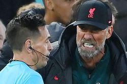 Bị phạt vì chửi bới trọng tài, HLV Klopp vẫn mỉm cười vì lý do này