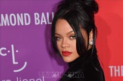 Rihanna tái xuất làng âm nhạc sau nhiều năm vắng bóng